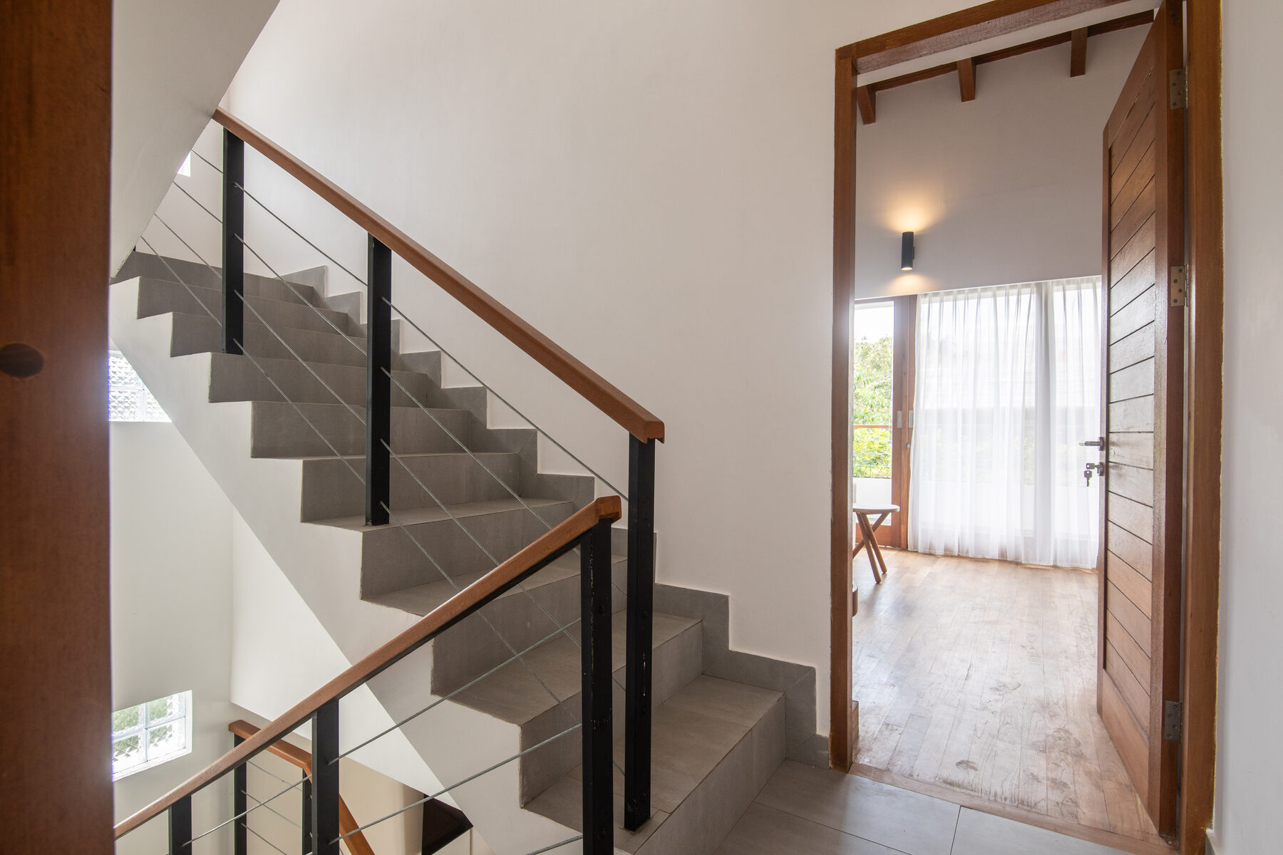 Villa 1 — escalera