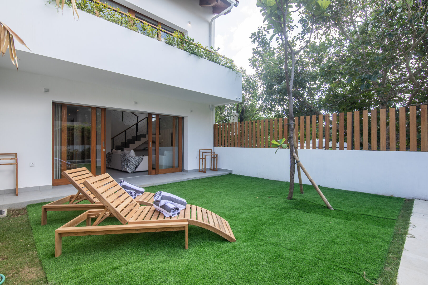 Villa 1 — jardín y terraza